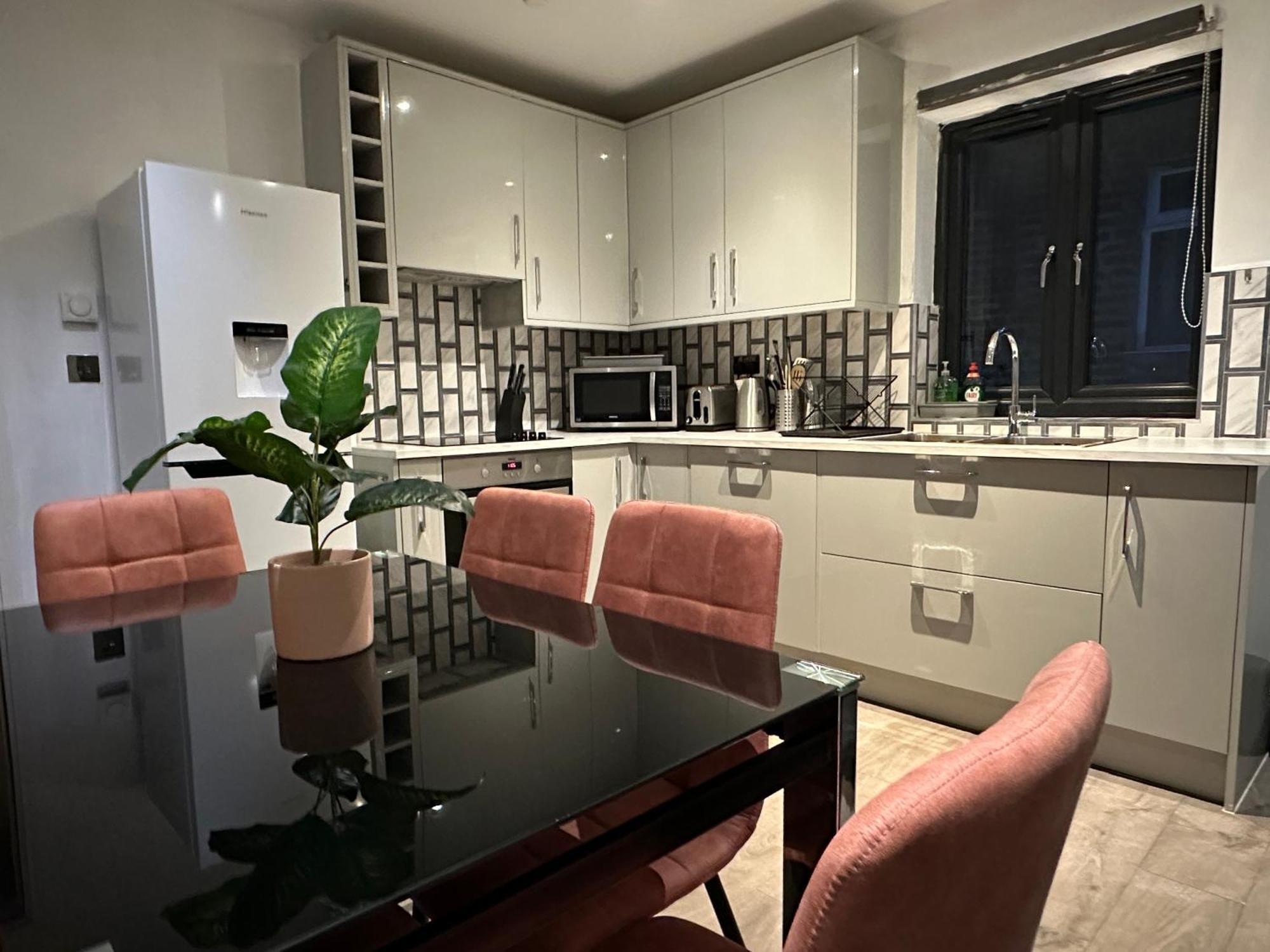 ロンドンLuxurious Hidden Gem In Wandsworthアパートメント エクステリア 写真